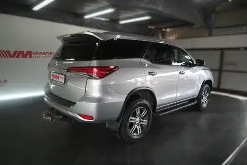 TOYOTA FORTUNER 2.4GD-6 A/T