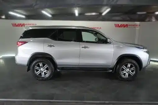 TOYOTA FORTUNER 2.4GD-6 A/T