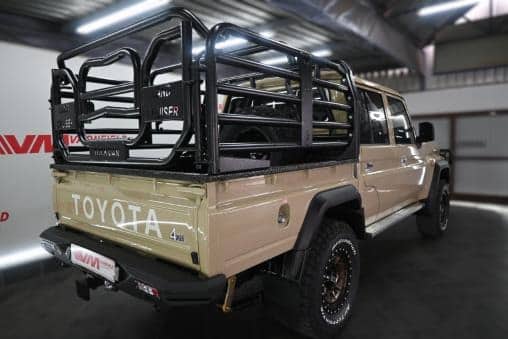 Toyota Land Cruiser 76