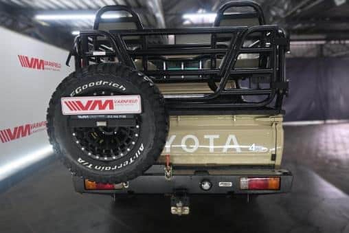 Toyota Land Cruiser 79