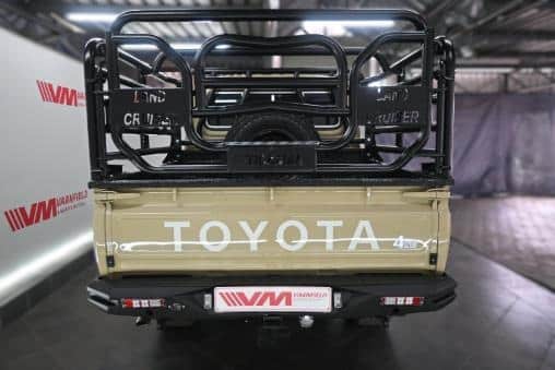 Toyota Land Cruiser 76