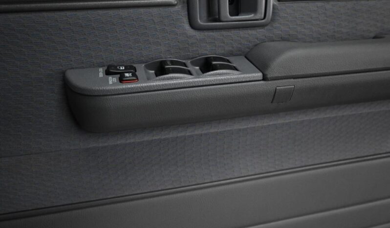 Toyota Land Cruiser 76 full