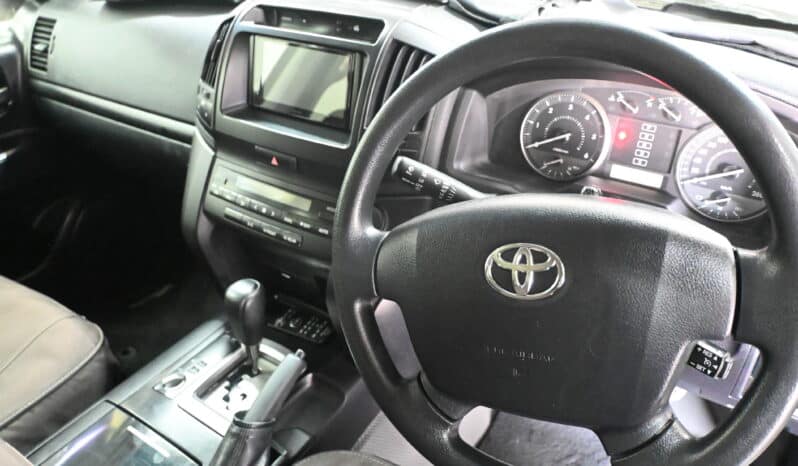 Toyota Land Cruiser 200 4.5D-4D V8 GX full