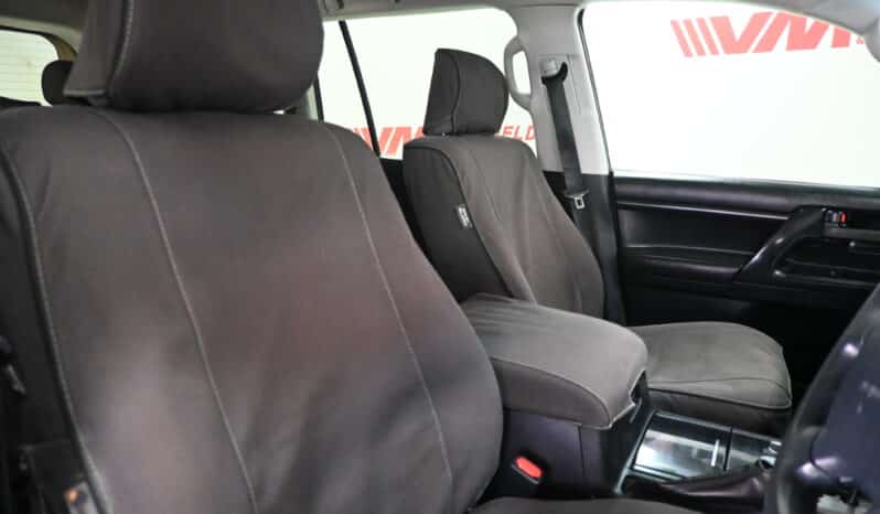 Toyota Land Cruiser 200 4.5D-4D V8 GX full