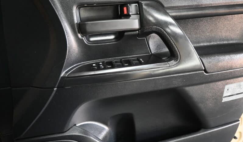 Toyota Land Cruiser 200 4.5D-4D V8 GX full