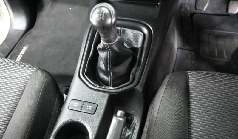 Toyota Hilux 2.4GD-6 Xtra cab SRX full