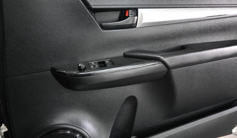 Toyota Hilux 2.4GD-6 Xtra cab SRX full