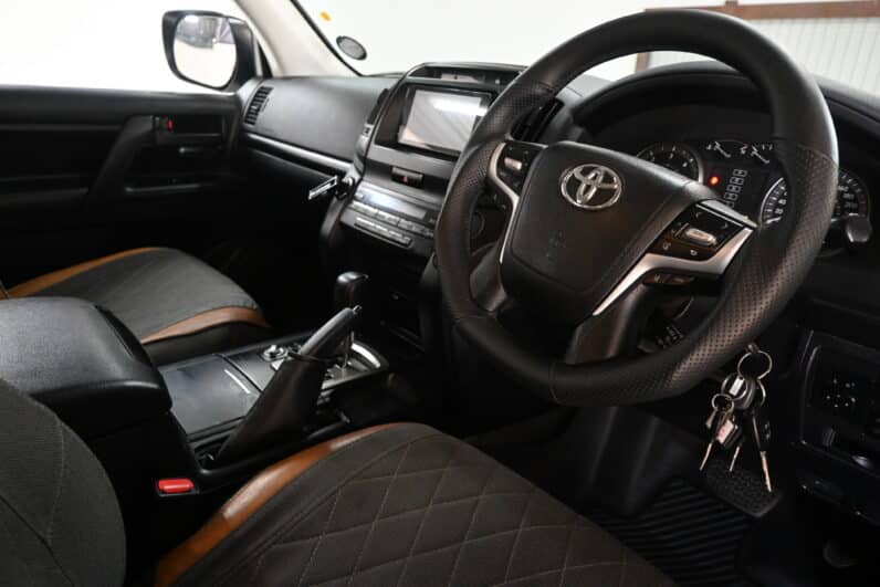 Toyota Land Cruiser 200 4.5D-4D V8 GX-R full