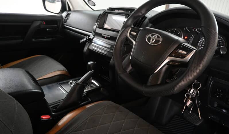 Toyota Land Cruiser 200 4.5D-4D V8 GX-R full