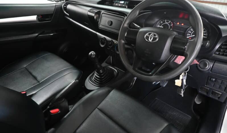 Toyota Hilux 2.4GD S (Aircon) full