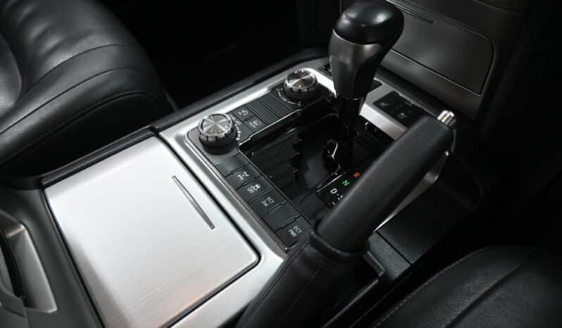 Toyota Land Cruiser 200 V8 4.5D VX-R A/T full