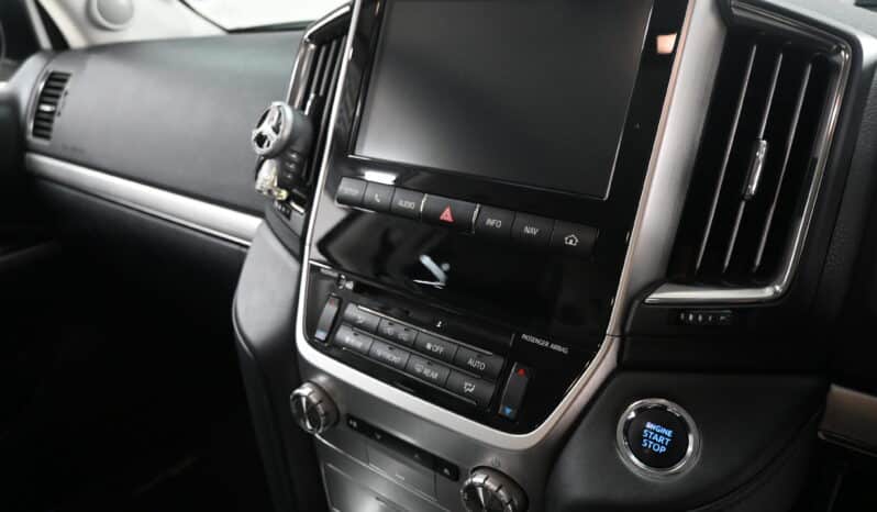 Toyota Land Cruiser 200 V8 4.5D VX-R A/T full