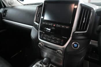 TOYOTA LAND CRUISER 200 V8 4.5D VX-R A/T