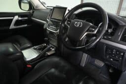 TOYOTA LAND CRUISER 200 V8 4.5D VX-R A/T full