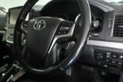 TOYOTA LAND CRUISER 200 V8 4.5D VX-R A/T full
