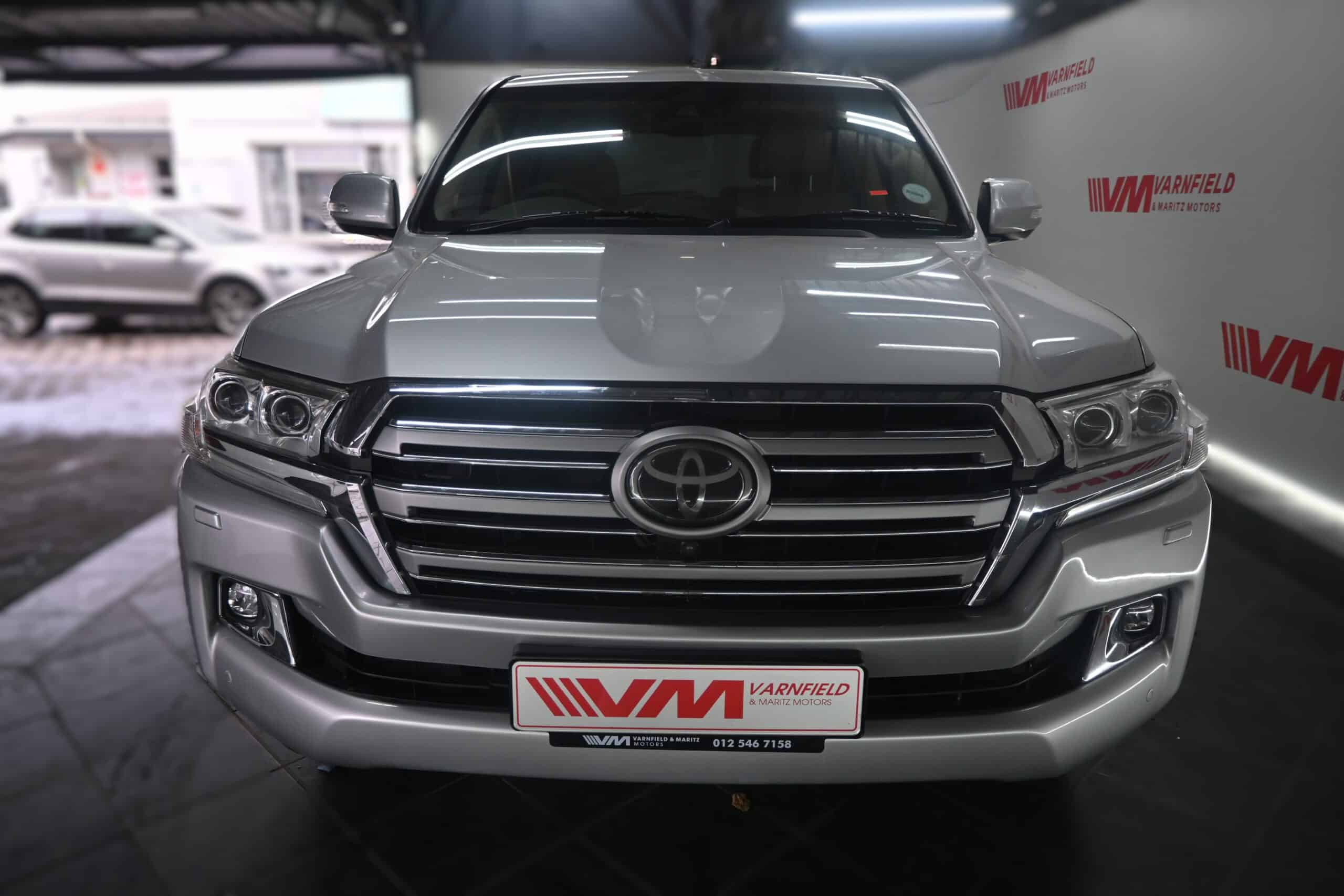 TOYOTA LAND CRUISER 200 4.5D-4D VX A/T