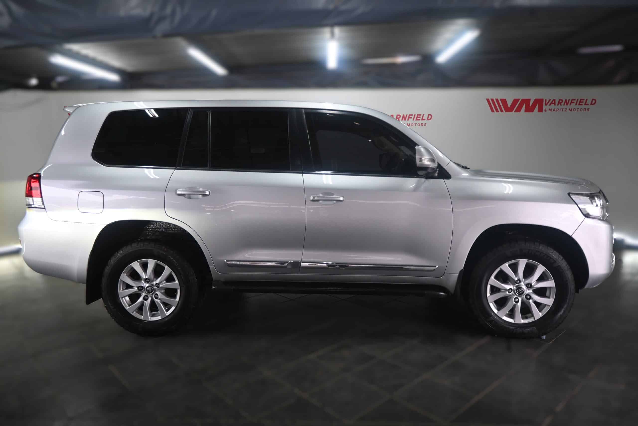 TOYOTA LAND CRUISER 200 4.5D-4D VX A/T