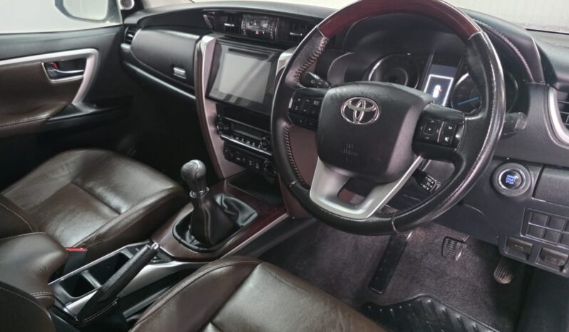 TOYOTA FORTUNER 2.8GD-6 4X4 full