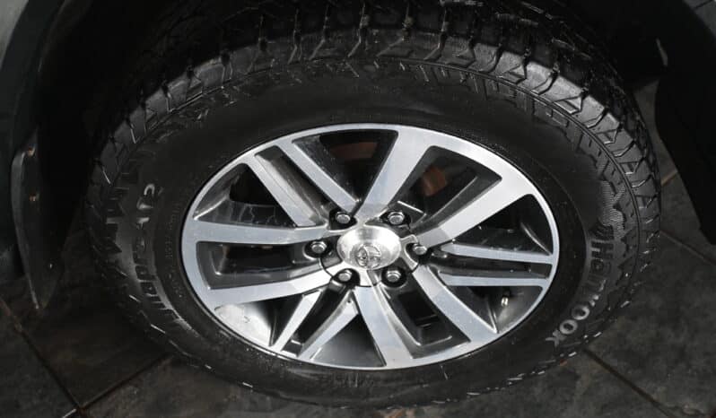 TOYOTA FORTUNER 2.8GD-6 RB A/T full