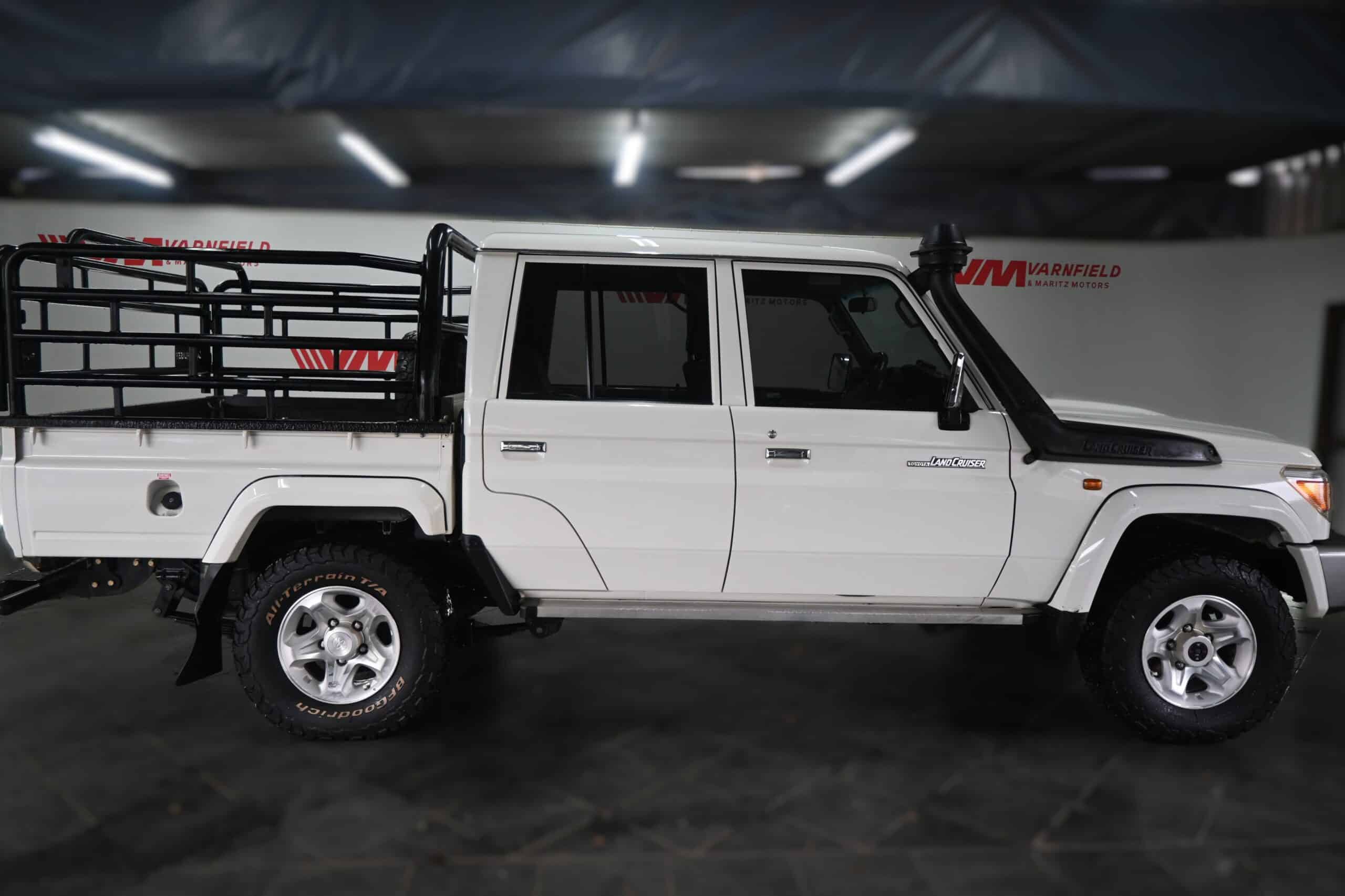 TOYOTA LAND CRUISER 79 4.5D P/U D/C