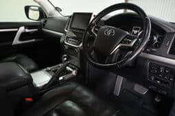 TOYOTA LAND CRUISER 200 V8 4.5D VX-R A/T full