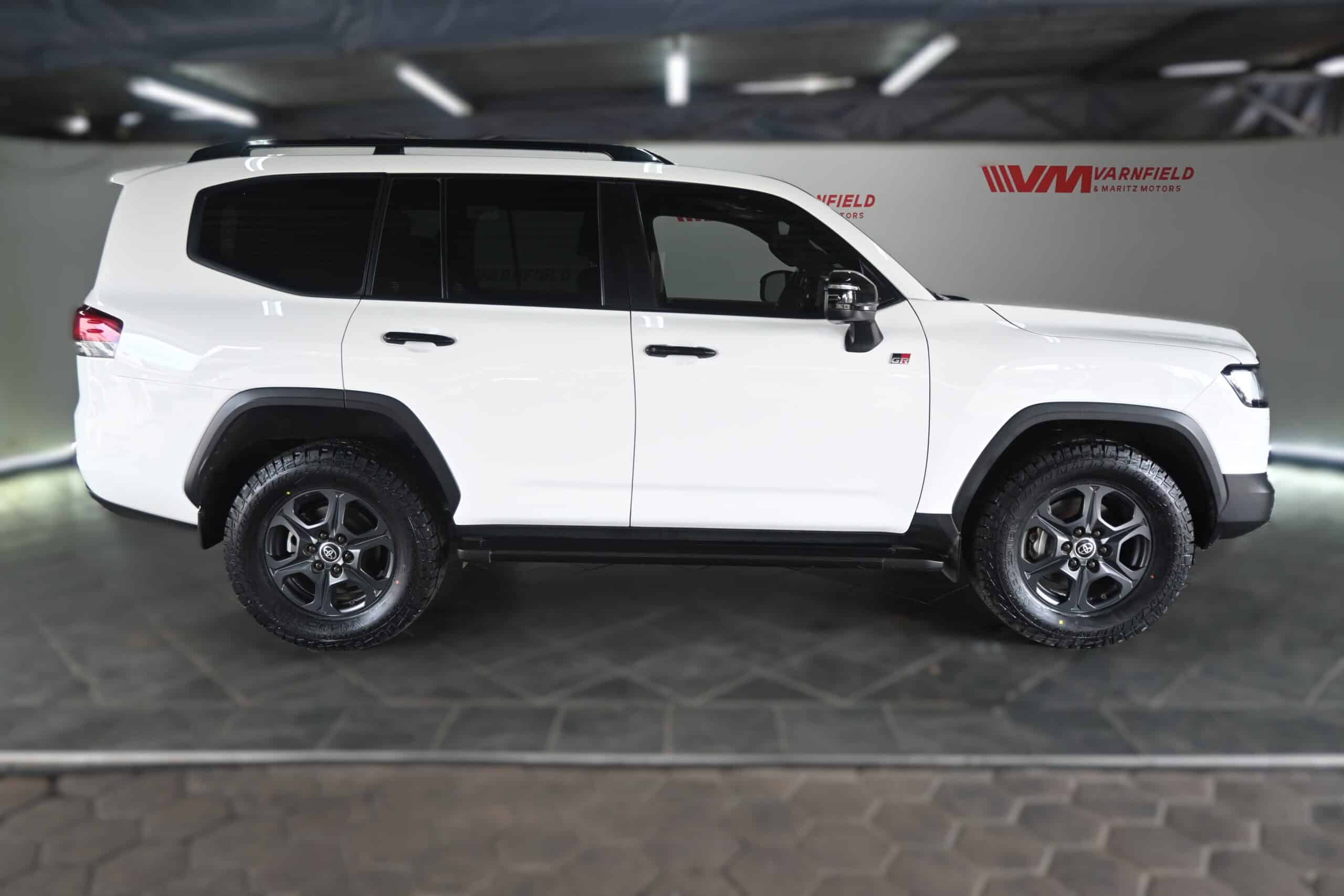 TOYOTA LAND CRUISER 300 V6 3.3D GR-S