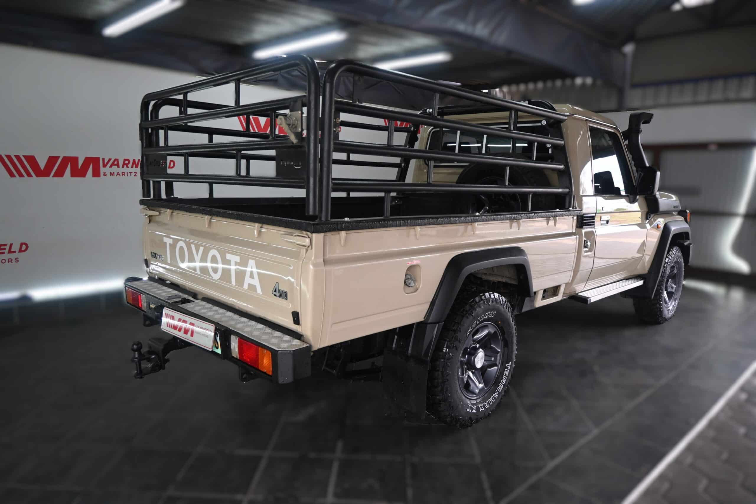 TOYOTA LAND CRUISER 79 4.5D P/U S/C