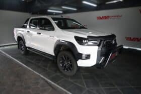 TOYOTA HILUX 2.8GD-6 RB LEGEND A/T D/C