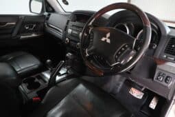 MITSUBISHI PAJERO 3.2 DI-DC GLS A/T full