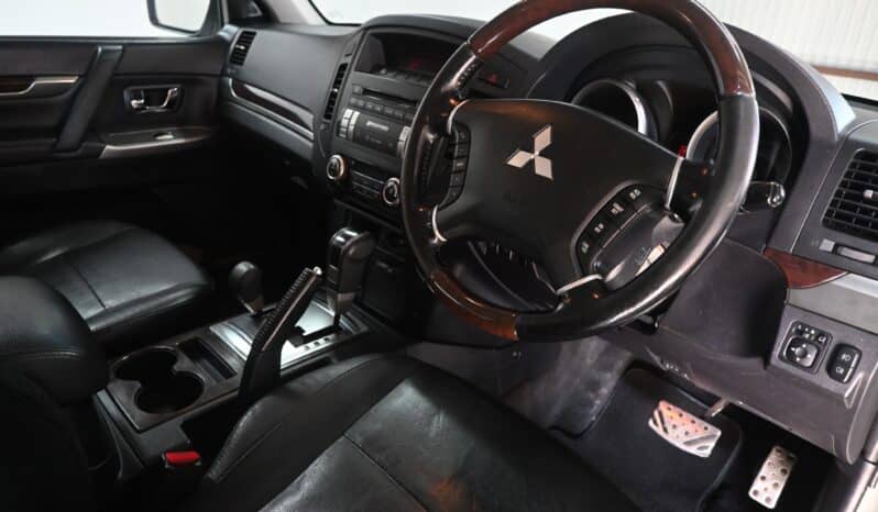 MITSUBISHI PAJERO 3.2 DI-DC GLS A/T full