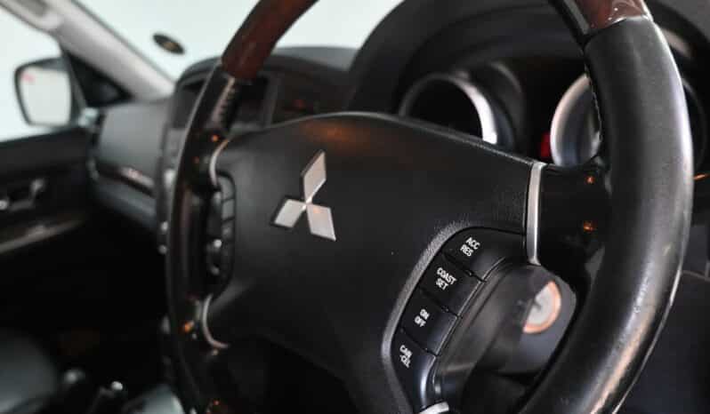 MITSUBISHI PAJERO 3.2 DI-DC GLS A/T full