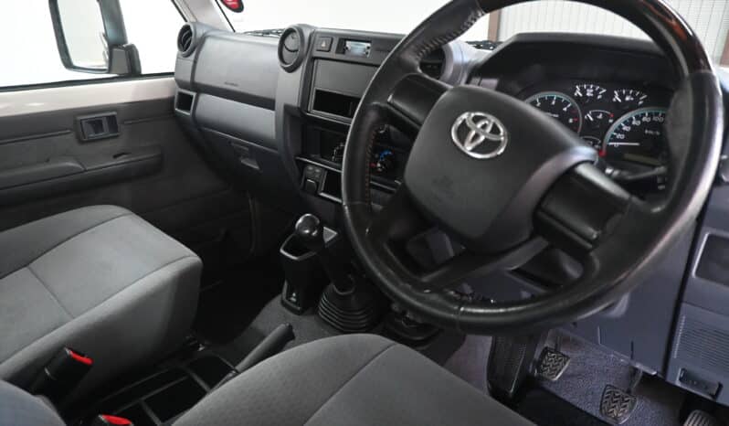 TOYOTA LAND CRUISER 79 4.5D P/U S/C V8 full