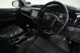 TOYOTA HILUX 2.8GD-6 RAIDER 4X4 D/C LEGEND50 full