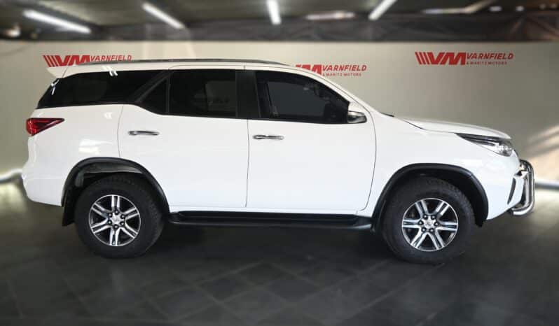 TOYOTA FORTUNER 2.4D-6 RB A/T full