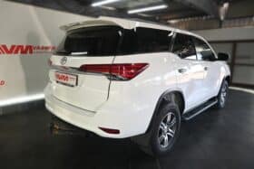TOYOTA FORTUNER 2.4D-6 RB A/T