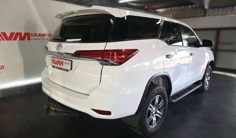 TOYOTA FORTUNER 2.4D-6 RB A/T full