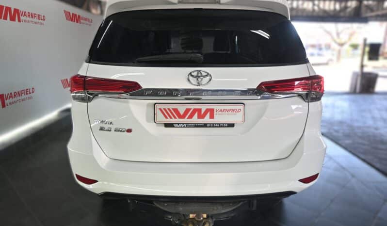 TOYOTA FORTUNER 2.4D-6 RB A/T full