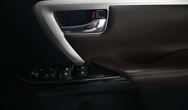 TOYOTA FORTUNER 2.4D-6 RB A/T full