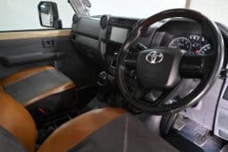 TOYOTA LAND CRUISER 79 4.5D P/U S/C V8 full
