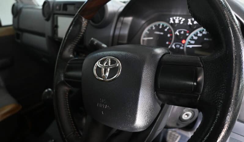 TOYOTA LAND CRUISER 79 4.5D P/U S/C V8 full