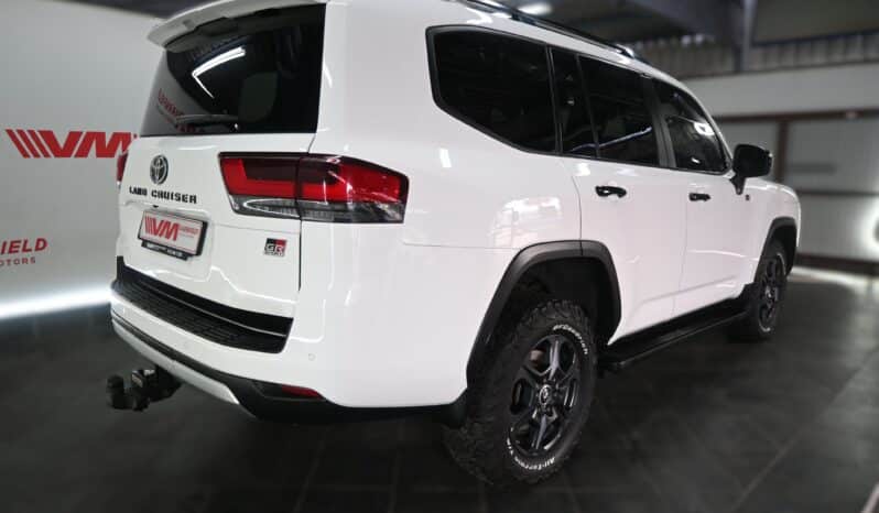 Toyota Land Cruiser 300 V6 3.3D GR-S full