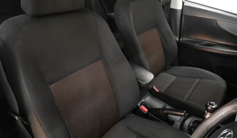 Toyota Corolla Quest 1.6 full