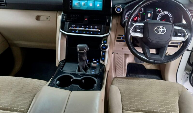 Toyota Land Cruiser 300 V6 3.3D GX-R full