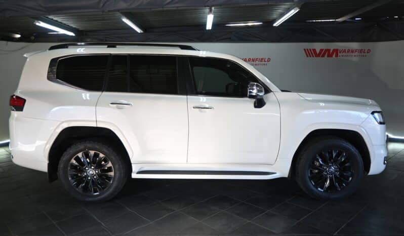 TOYOTA LAND CRUISER 300 3.3D ZX full