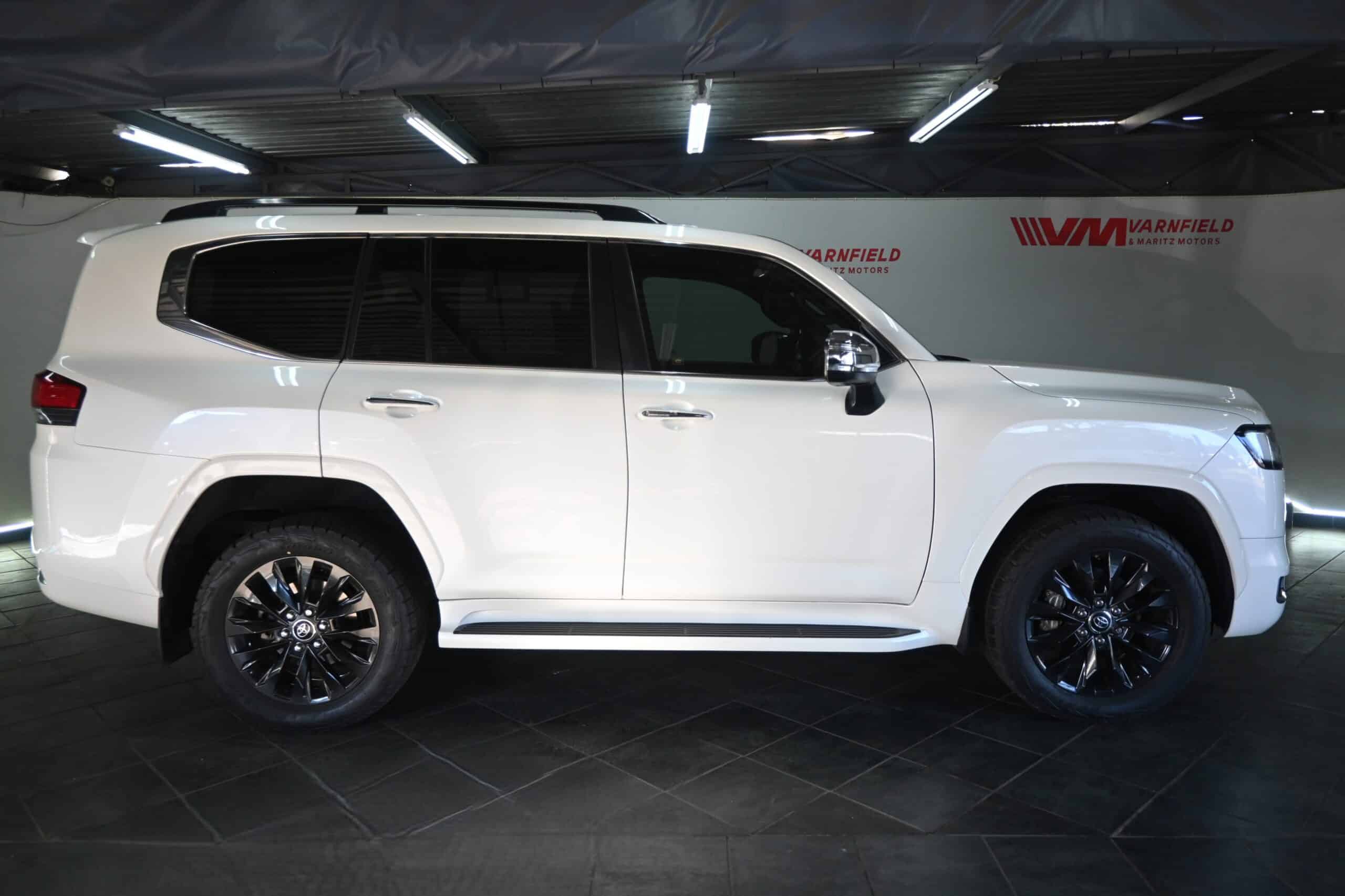 TOYOTA LAND CRUISER 300 3.3D ZX