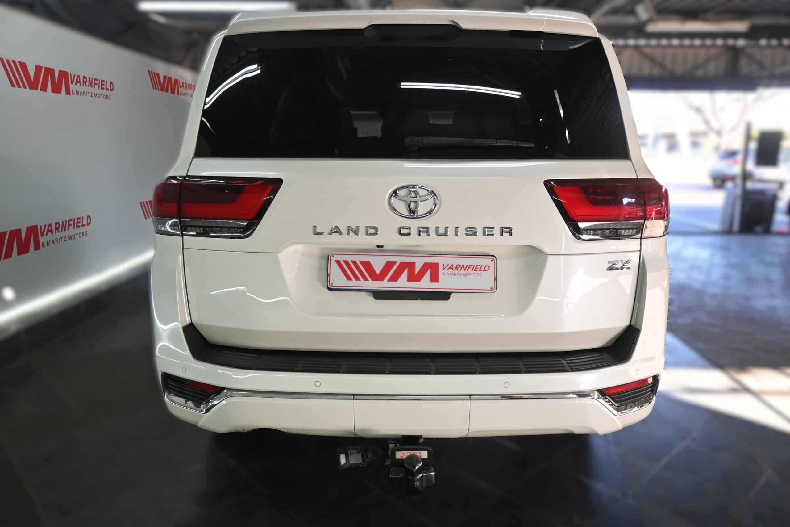 TOYOTA LAND CRUISER 300 3.3D ZX