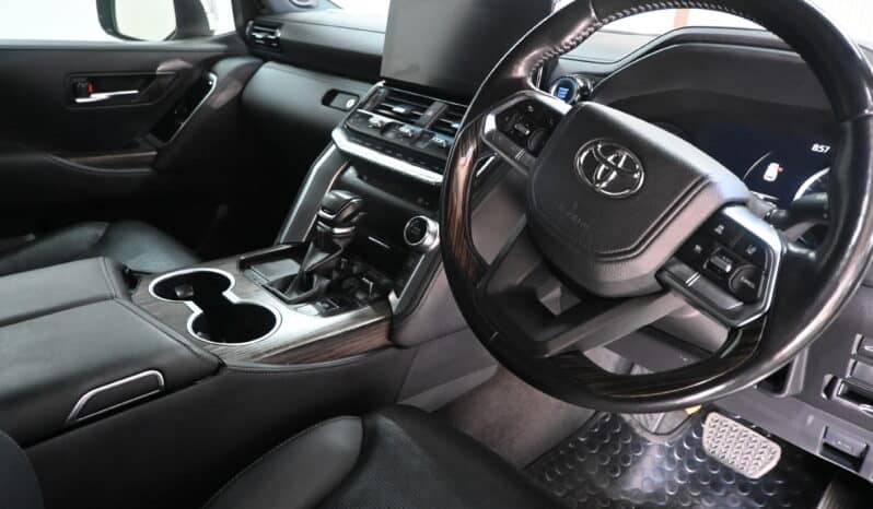 TOYOTA LAND CRUISER 300 3.3D ZX full