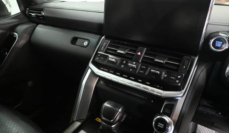 TOYOTA LAND CRUISER 300 3.3D ZX full