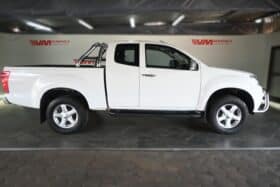 ISUZU KB300D-TEQ LX 4X2 E/C