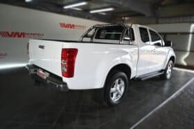 ISUZU KB300D-TEQ LX 4X2 E/C